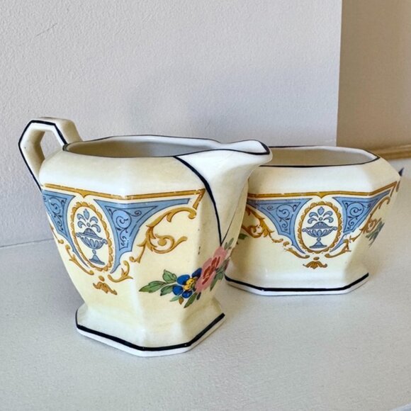 Wedgwood Vintage Chateau Creamer and Sugar Bowl - Picture 2 of 15
